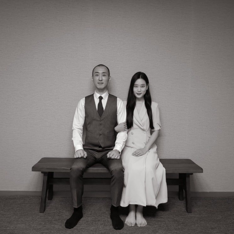  결혼 1주년 기념, 집에서 셀프 흑백 사진 찍기