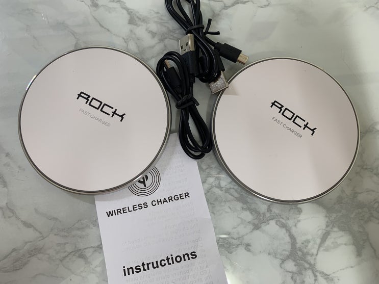 편리한 무선충전기 사용으로 올라간 삶의 질 / Wireless Charger 배터리 거지 탈출 필수템 편리한 무선충전기 사용으로 올라간 삶의 질 / Wireless Charger 배터리 거지 탈출 필수템