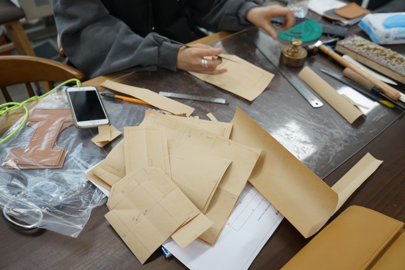 가방 패턴 이란? 수업 강의 - 미싱 · 전문가 · 직업 · 브랜드 · 창업 · 정규반 ( 가죽공예 · 가죽공방, 가죽가방 만들기,  설계 도안, 가죽 종이패턴 배우기 ) : 네이버 블로그
