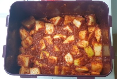  맛있는 설렁탕집 깍두기 담그기를 해보았어요. 쉽게 쉽게~