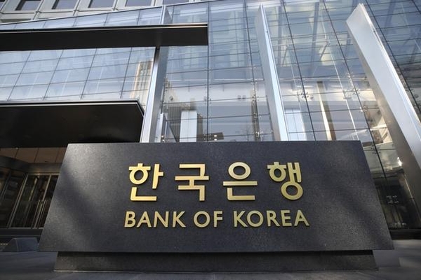 '0%대' 예금이자 시대 열리나… 보험료 인상도 불가피