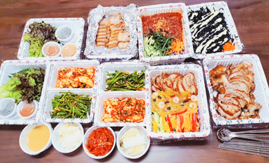  무더운날 '1호가 될 순 없어'때문에 처음 먹게 된  냉채족발 보쌈 족발배달 음식