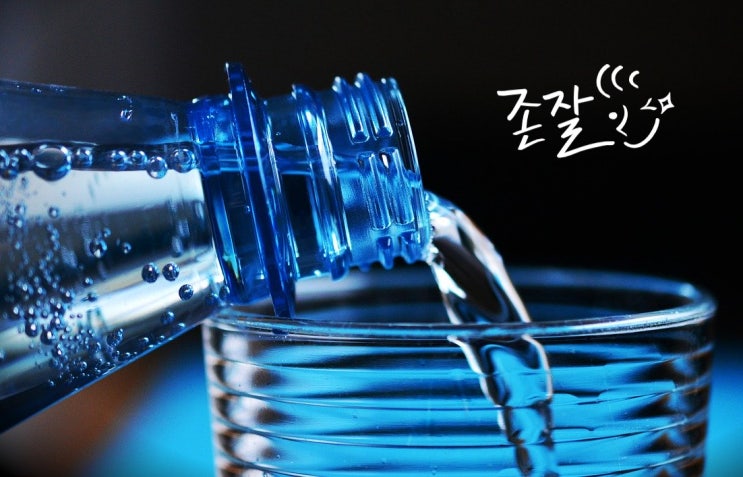  수분이 많이 필요한 자취생!! 자취방 생수! 아직도 큰병들고 드시나요?! 아이시스 300 (ml 미니생수)