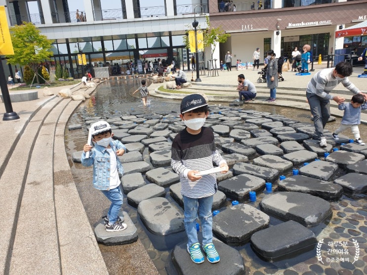  아이 개학겸 옷 구경하러 김포현대아웃렛 방문했네요. 근데 지금 시점에 개학이 머가 중요한데... ㅠㅠ