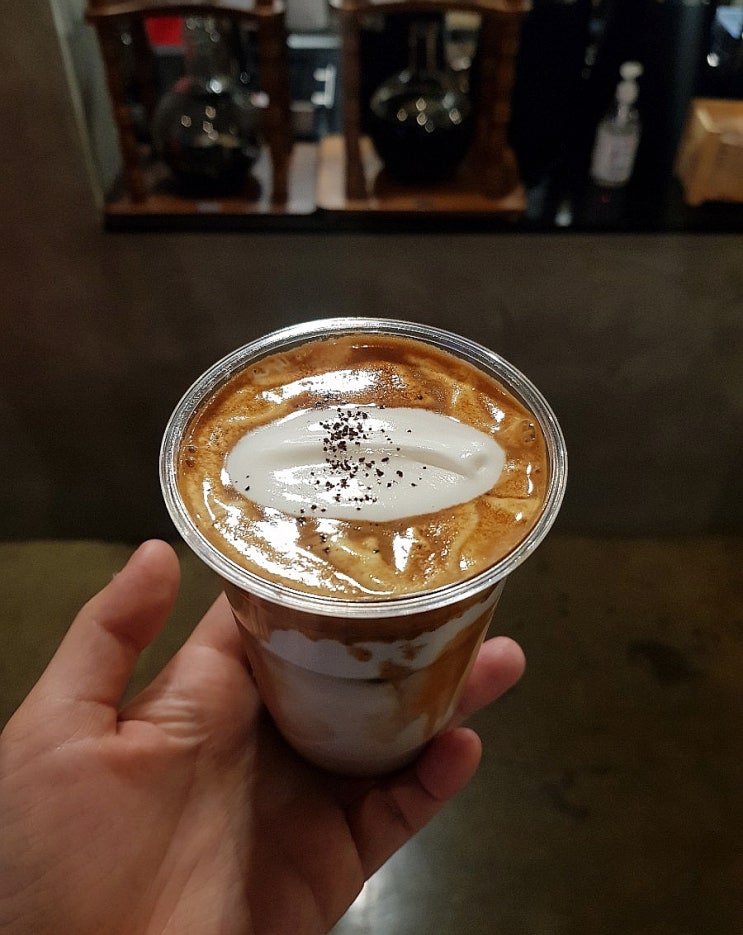 내방역 카페 :: 방배동 태양커피 - 서울 아인슈페너 크림 맛집