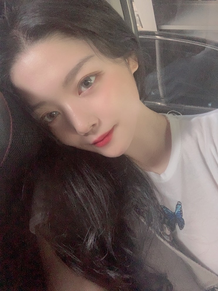   합정 빕스 고기를 썰어요 