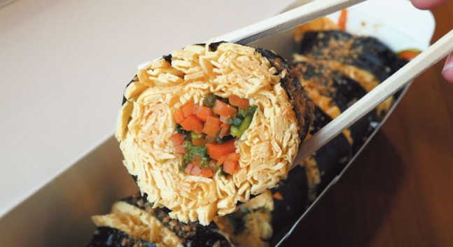 밥 한 톨 안 들어갔는데, 날개 돋친 듯 팔리는 김밥? 밥 한 톨 안 들어갔는데, 날개 돋친 듯 팔리는 김밥?
