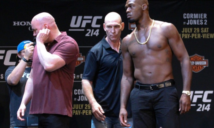 존 존스 UFC에 분노폭발 "계약해지 해달라" 존 존스 UFC에 분노폭발 "계약해지 해달라"