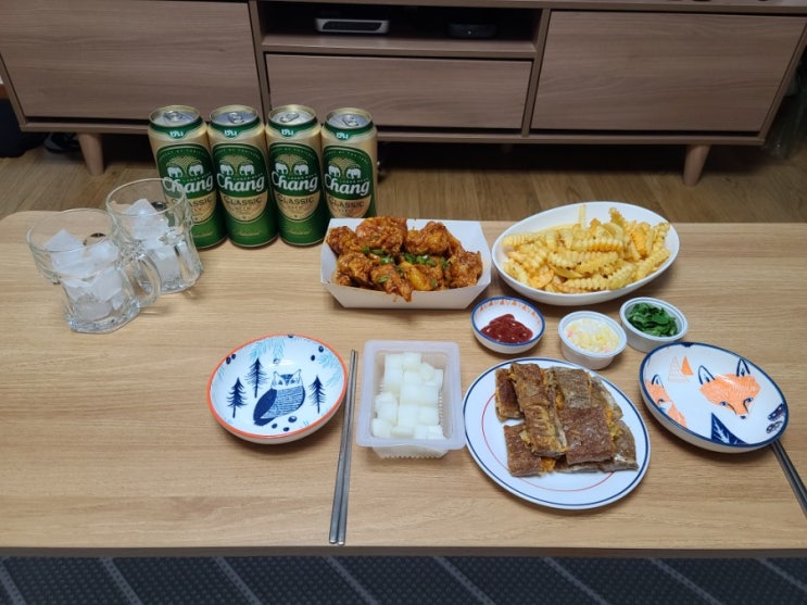  은평점 깻잎두마리치킨 (고추쏘핫) + 창비어 (태국맥주) 꿀조합 먹어봤어요:D