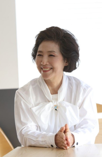 데뷔 전 사회생활 경험해 본 연예인들 데뷔 전 사회생활 경험해 본 연예인들