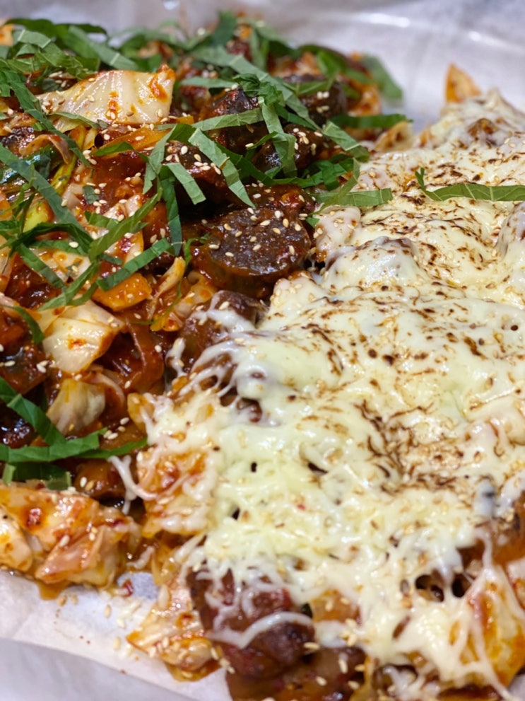  전설의 곱창, 매콤달달 치즈곱창볶음에 마무리 볶음밥까지!!(막창말고 곱창을 먹자) 호치민 7군 푸미흥 곱창 2020-05-30