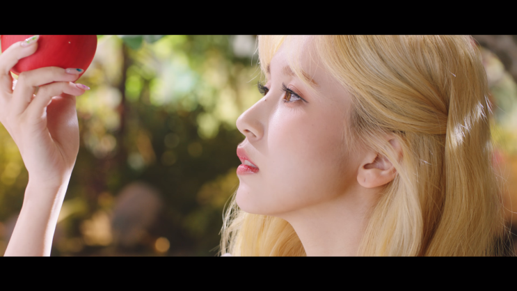  트와이스 모어앤모어 컴백 뮤비!!!!!!!!!!!!!!TWICE "MORE & MORE" M/V