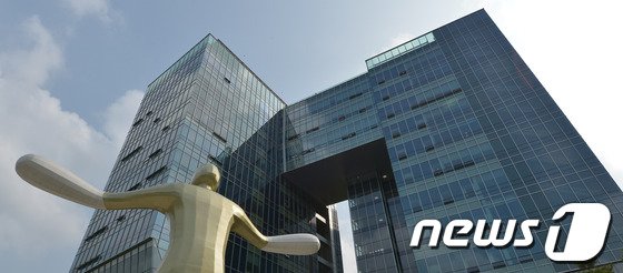 법원 "선거로 선출된 지자체장, 공무원연금 대상 아냐" 법원 "선거로 선출된 지자체장, 공무원연금 대상 아냐"