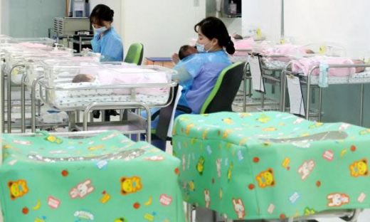 저출산, 국민연금 덮친다…가입자 6년 연속 감소 전망 저출산, 국민연금 덮친다…가입자 6년 연속 감소 전망