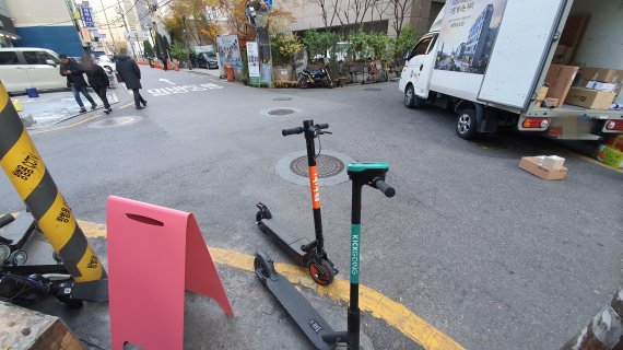 전동킥보드는 '이륜차'··· 보험 미가입은 처벌 못해 전동킥보드는 '이륜차'··· 보험 미가입은 처벌 못해
