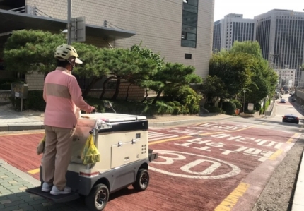 야쿠르트 배달원의 전동카트, 보도에서 주행해도 되나요? 야쿠르트 배달원의 전동카트, 보도에서 주행해도 되나요?