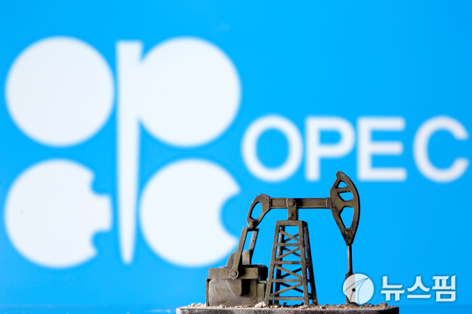 국제유가, OPEC+ 감산 기대·봉쇄 완화에 상승…WTI 3.9%↑ 국제유가, OPEC+ 감산 기대·봉쇄 완화에 상승…WTI 3.9%↑