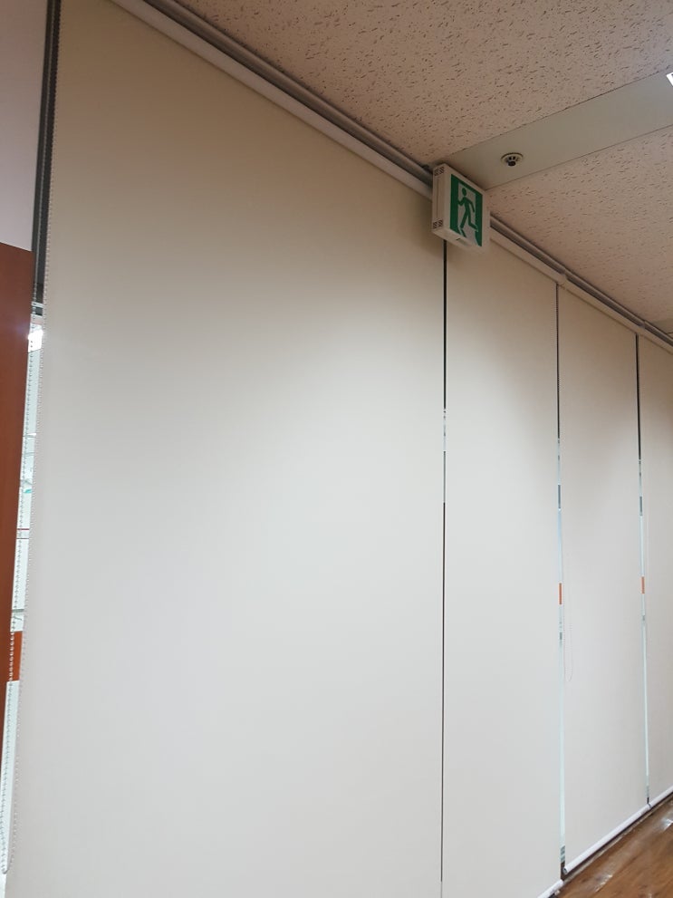  대우증권 출입구 전면 암막 블라인드 커튼 경주 블라인드~