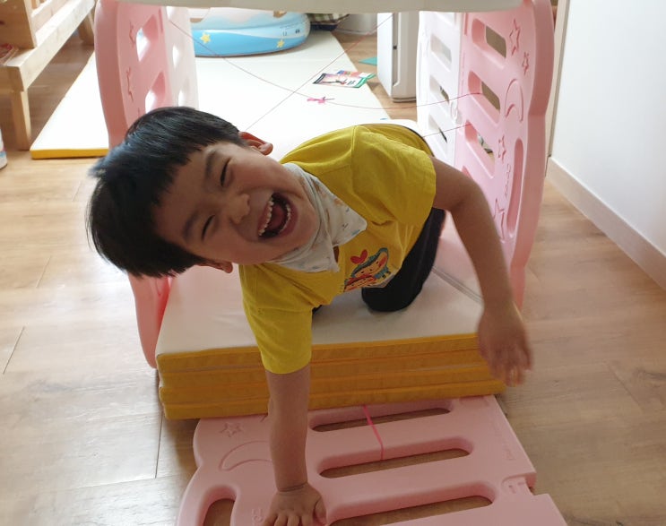  레이저 광선 통과하기 (첩보원 놀이)