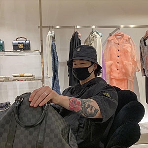 스톤아일랜드 반팔 후드 아노락 , 20s/s 와펜 반팔티