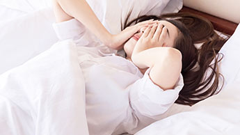 왜 수면장애는 남성보다 여성에게서 더 흔하게 나타날까요?