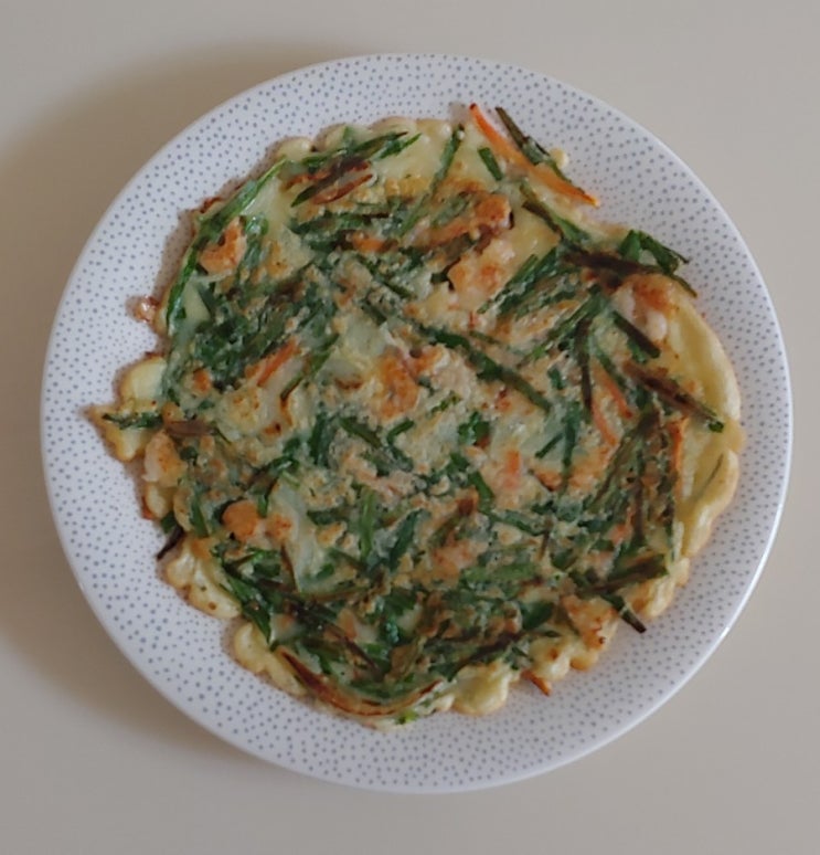  새우살 넣어 더 맛있는 부추전 만들기
