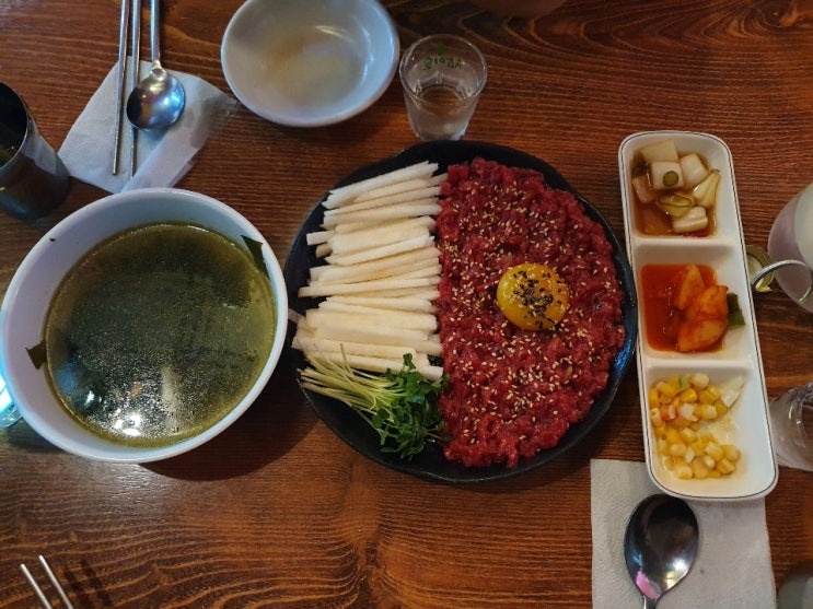  육회에 살얼음 소주 끝! 양재역 술집 "서초동 연가"