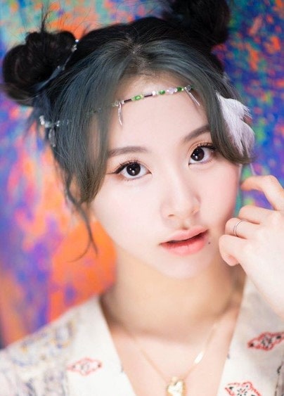 트와이스] 채영 머리색 more and more 더듬이염색 채영머리 포인트염색 @파란헤어 강남본점 디자이너 수빈 : 네이버 블로그