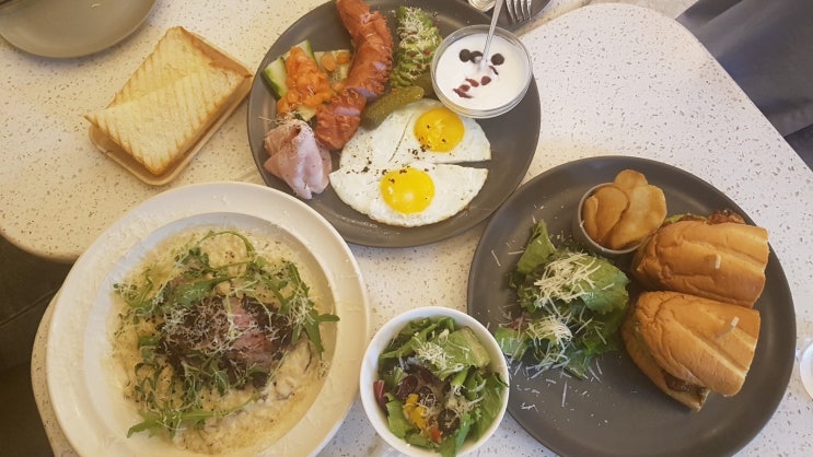  파미에스테이션 맛집, 고터 맛집: 브런치 카페 멜던(MELDONE) - 토스트 맛집, 주차도 가능하데요.