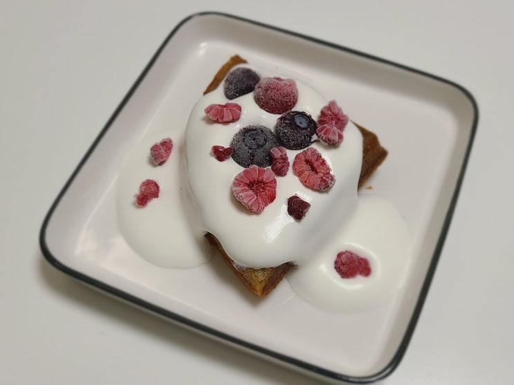  저탄수 와플 + 생크림 + Berries (제로베이커리)