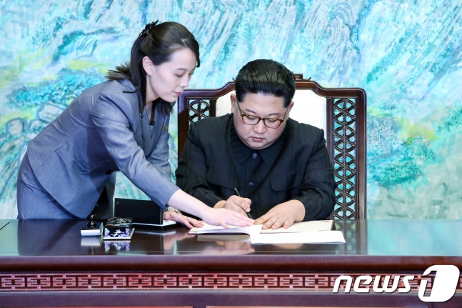 북한은 정말 '삐라'에 민감할까…남북관계 전환 '명분' 삼은 듯 북한은 정말 '삐라'에 민감할까…남북관계 전환 '명분' 삼은 듯