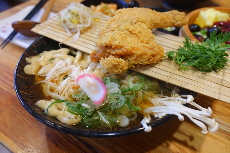  마산 덕동 맛집 우동한그릇에서 우동에 닭다리 뜯자