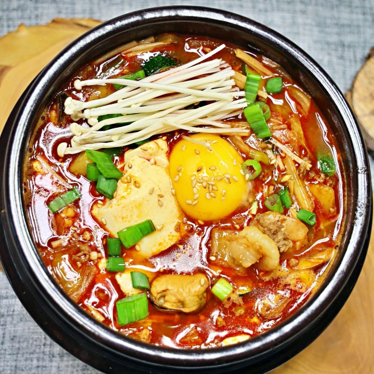  감칠맛나는 칼칼함을 더해 만들어볼까요?