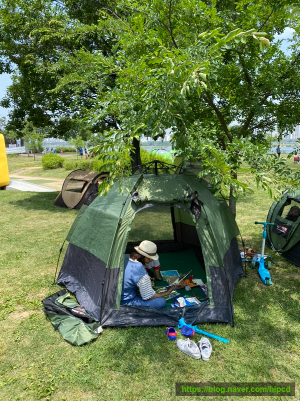  잠실한강공원에서 그늘막 텐트치고 한강라면 먹으며 아이와 함께 독서하고 신나게 놀기