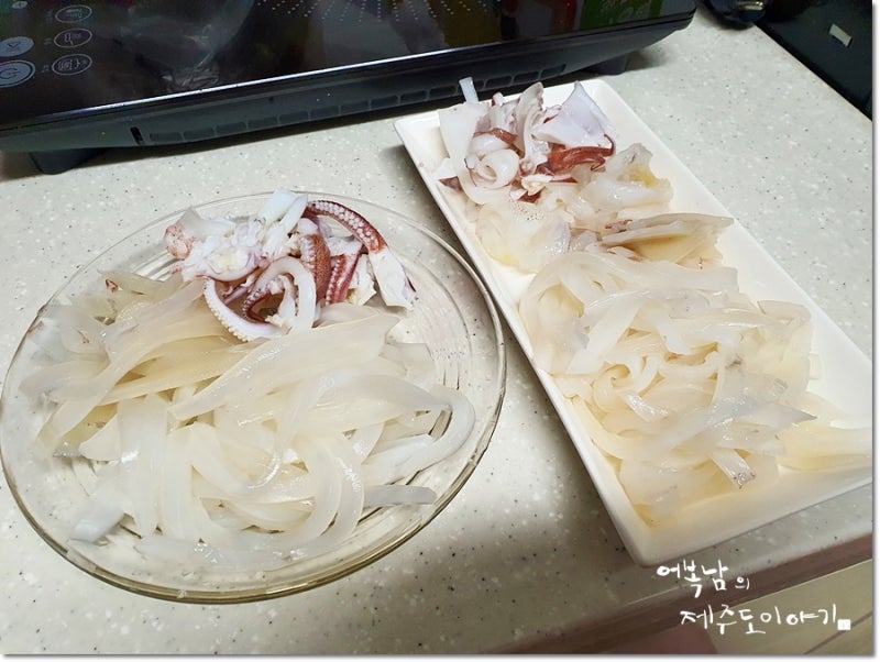 제주 배낚시로 즐기는 제주도 한치낚시 / 올해 첫 한치회, 한치물회 맛보다 : 네이버 블로그