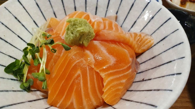  [홍대/연남동 맛집] 기대 이상의 이자카야 한끼덮밥. 연어덮밥, 가라아게와 함께한 전문 일식집