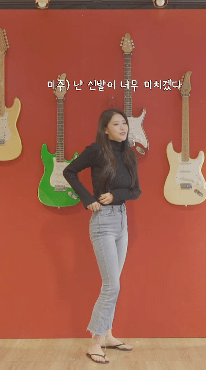 자기는 슬리퍼 신고 춤 못춘다고 엄살 부리는 러블리즈 이미주.gif 자기는 슬리퍼 신고 춤 못춘다고 엄살 부리는 러블리즈 이미주.gif