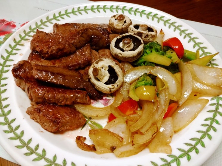 부모님이 선물 받으신 소고기는 맛이 있다 부모님이 선물 받으신 소고기는 맛이 있다