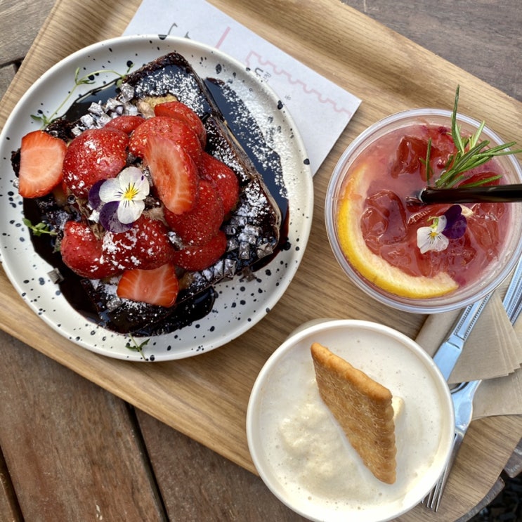  [왕십리/행당동 카페] “봉순이네 다락방(봉다방)” : 빠다코코넛 프라푸치노 맛집