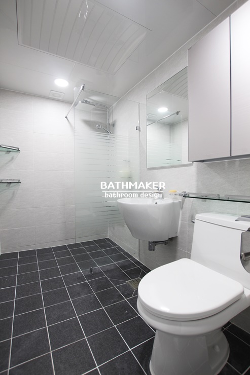 기본형 욕실에 파티션과 해바라기 샤워기를 설치한 욕실, 의정부 장암동 현대아파트 욕실공사