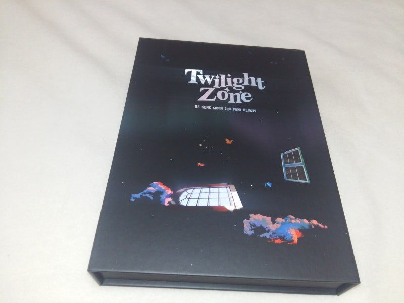 하성운 _ 3번째 미니앨범 Twilight Zone 블랙,화이트ver