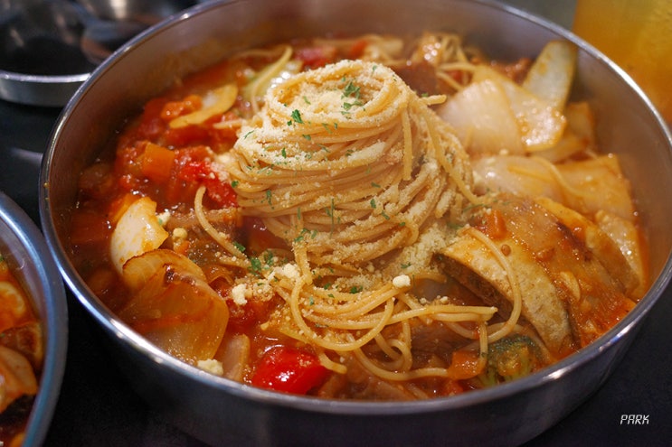  바비레드 강남본점 / 레드 토마토 파스타, 레드 갈비 스튜, 복숭아 에이드