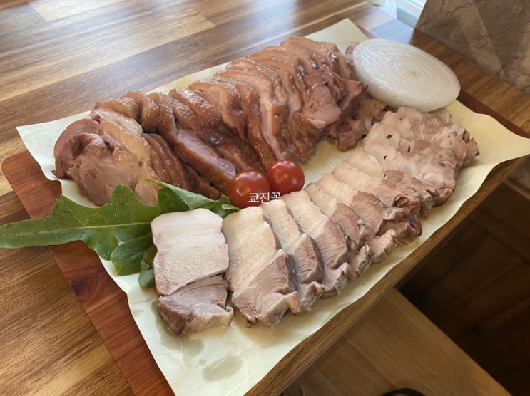  [까치울맛집]오리참나무장작구이 : 직접 오리를 참나무  장작불에 훈제해서 더 맛있는 오리 훈제 / 훈제삼겹