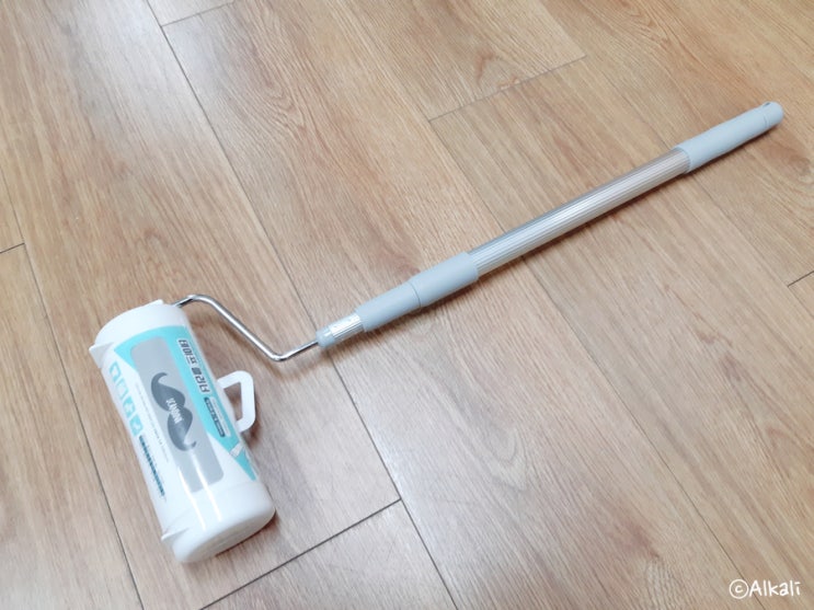  허리 굽힐 필요 없는 길이조절 테이프클리너 스칸디나 스탠드형 사선컷팅 테이프크리너