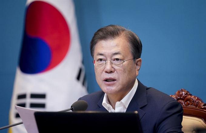 문 대통령, 유가보조금 ‘카드깡’에 “형사 처벌하라” 이례적 지시 문 대통령, 유가보조금 ‘카드깡’에 “형사 처벌하라” 이례적 지시