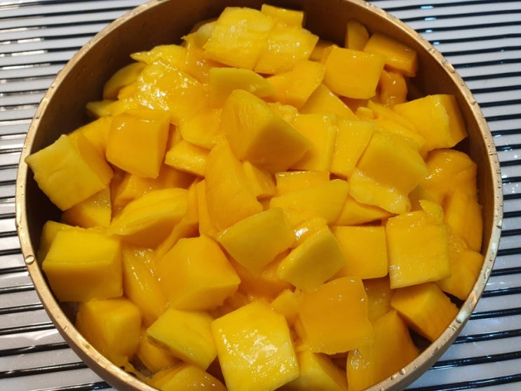 집에서 빙수 만들기 : 신라 호텔 망빙 대신 집에서 만든 망고 빙수 / 홈디저트 / 여름엔 망빙 / 홈메이드 빙수 집에서 빙수 만들기 : 신라 호텔 망빙 대신 집에서 만든 망고 빙수 / 홈디저트 / 여름엔 망빙 / 홈메이드 빙수