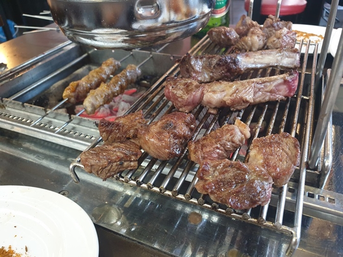 선릉역양갈비 양꼬치는 미쓰양꼬치, 양꼬치 한번도 안먹어 본 사람은 있어도 한번만 먹어본 사람은 없다! 선릉역양갈비 양꼬치는 미쓰양꼬치, 양꼬치 한번도 안먹어 본 사람은 있어도 한번만 먹어본 사람은 없다!