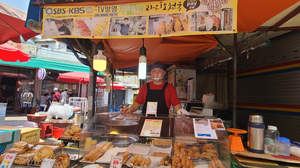 Sandwich & Rice ball Fish cake / 어묵 샌드위치 & 어묵 주먹밥 / 복댕이네 어묵 / Korean street food Sandwich & Rice ball Fish cake / 어묵 샌드위치 & 어묵 주먹밥 / 복댕이네 어묵 / Korean street food