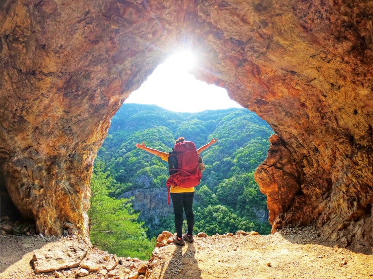 밀양 구만산 백패킹: 동굴에서 하룻밤을 보낸 이색 경험