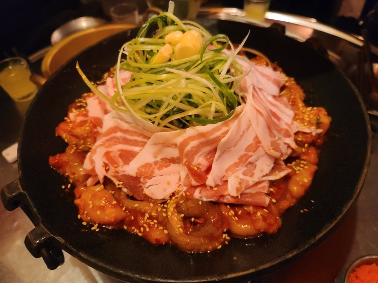  쭈대세 홍대점에서 매콤하고 맛있는 쭈꾸미 먹고 왔어요~